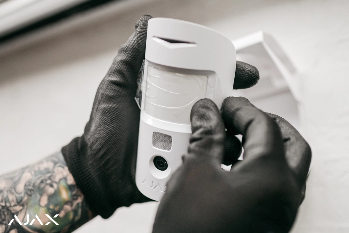 AJAX riasztószerelő